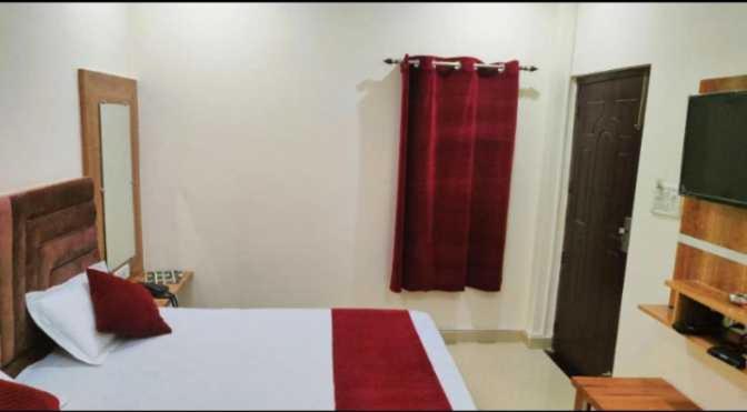 Oyo 81347 Amantran Hotel And Restaurant Kanpur Exterior foto